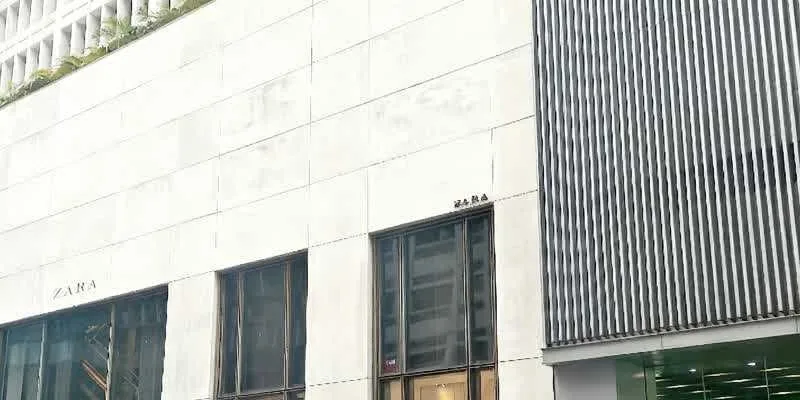 The building's entrance and frontage.