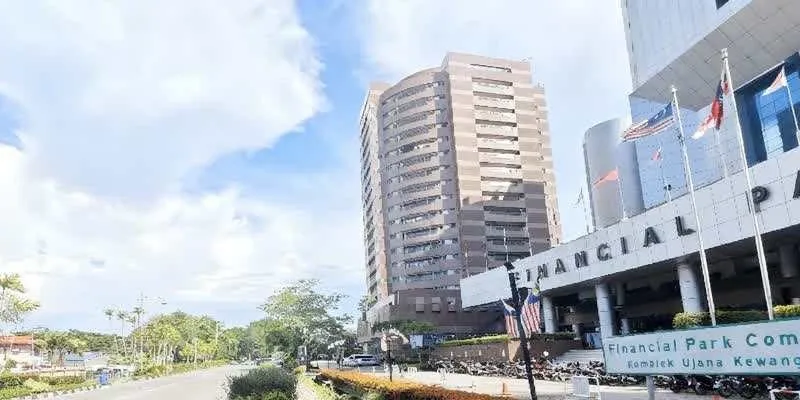 The building's entrance and frontage.