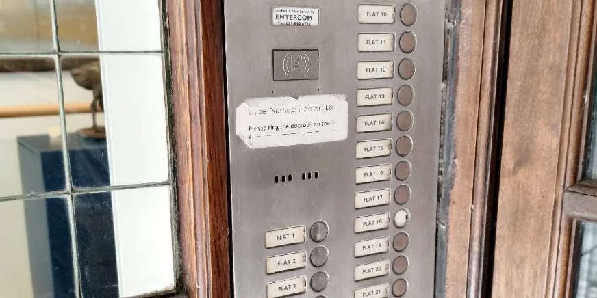 The entry panel by the door, with no Rapitronix among the names.
