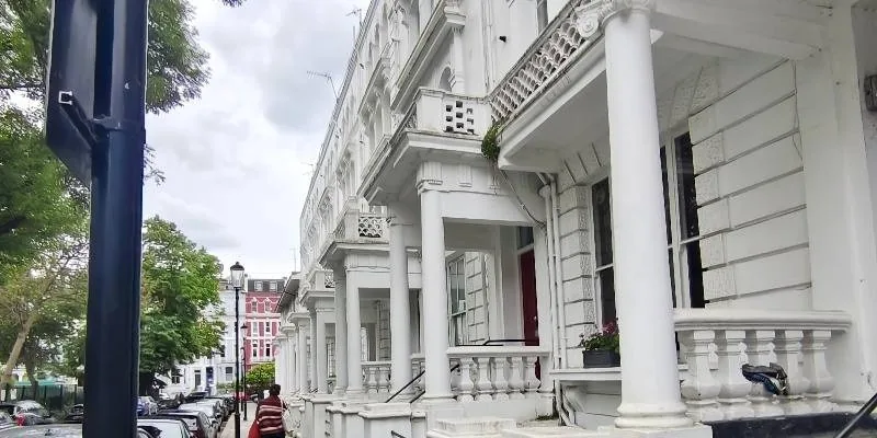 The building's entrance and frontage.