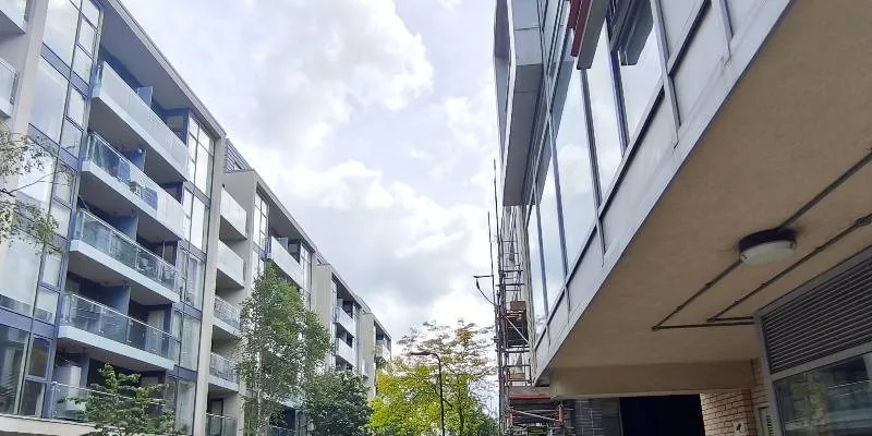 大楼的入口和正面。