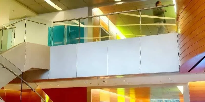 大楼的入口和正面。