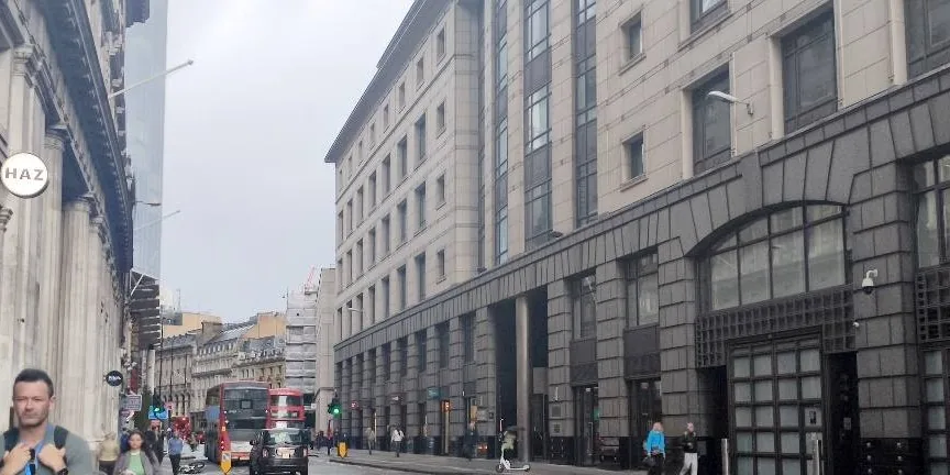 BRAISINVESTOPTION 所称大楼外的 Bishopsgate。