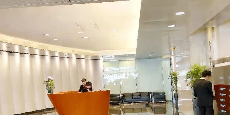 大楼的入口和正面。