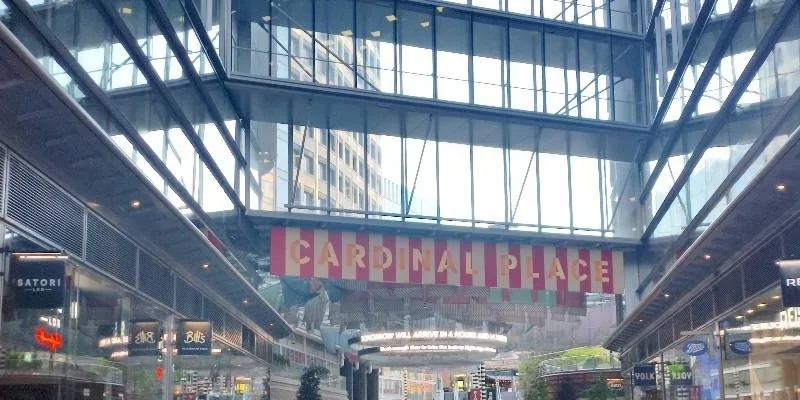大楼的入口和正面。