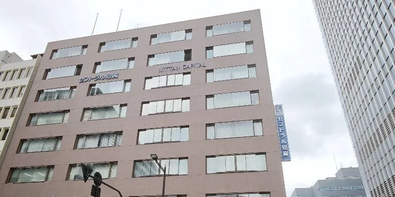 大楼内部。