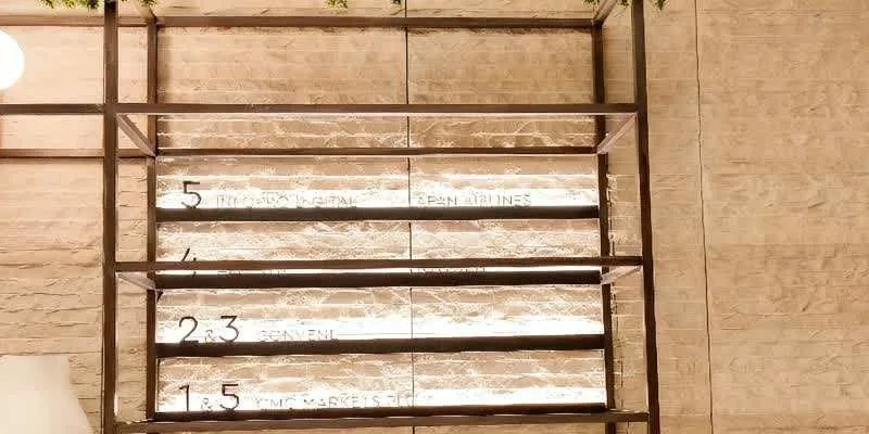 大楼的入口和正面。