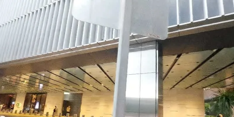 大楼的入口和正面。