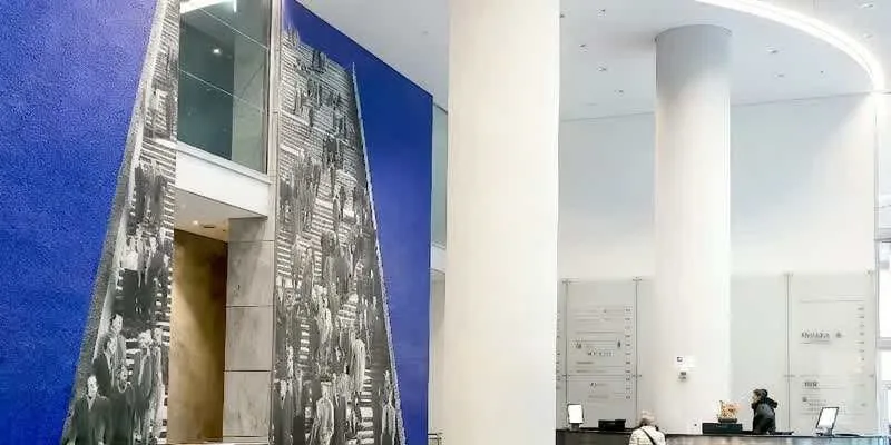 大楼的入口和正面。