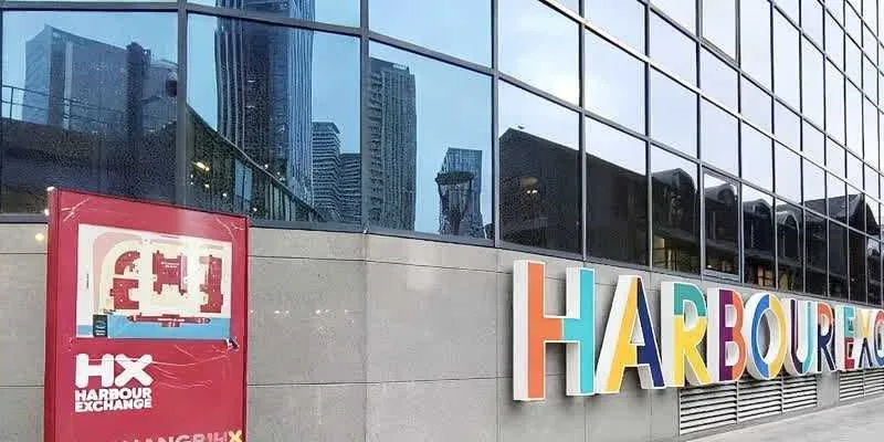 大楼的入口和正面。