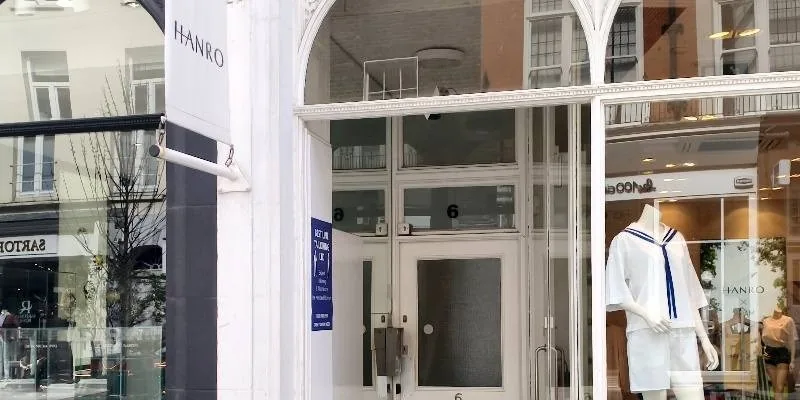 大楼的入口和正面。