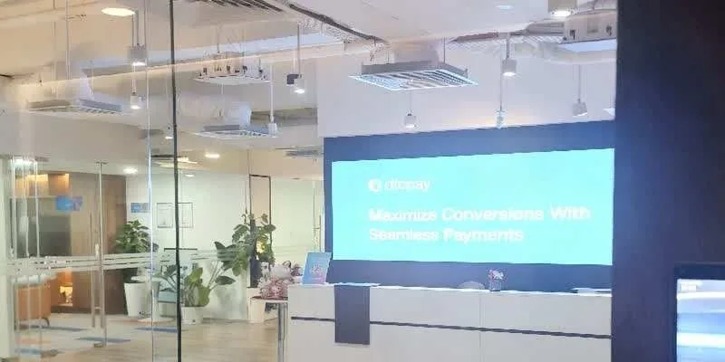 大楼的入口和正面。