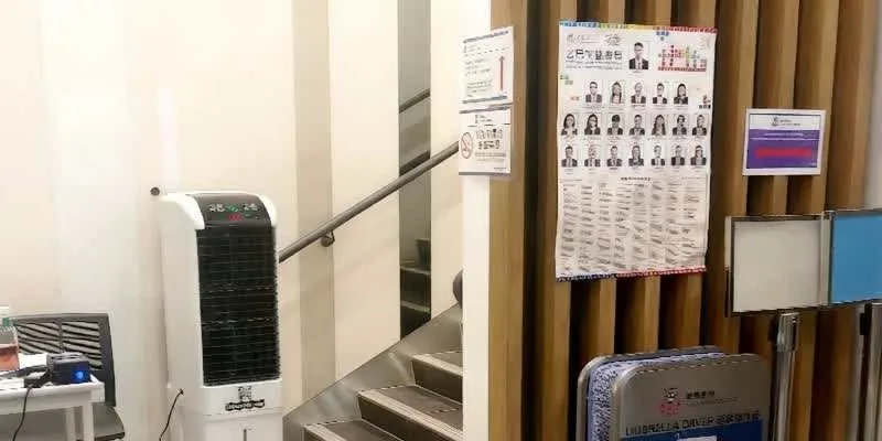 大楼的入口和正面。