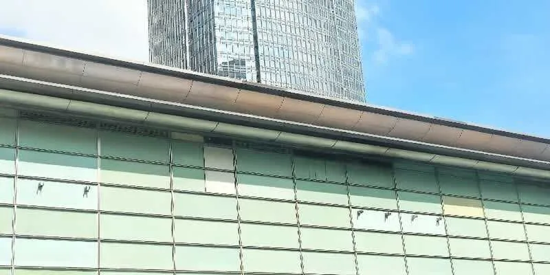大楼的入口和正面。