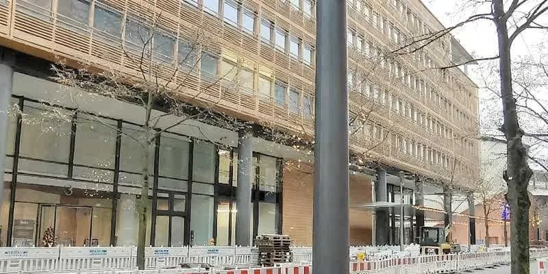 大楼的入口和正面。