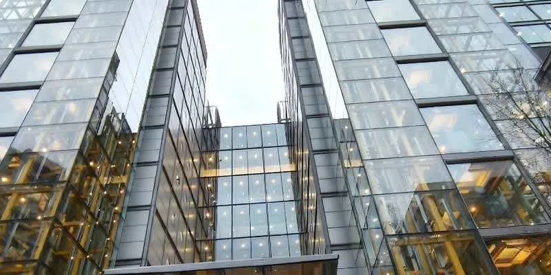 大楼的入口和正面。