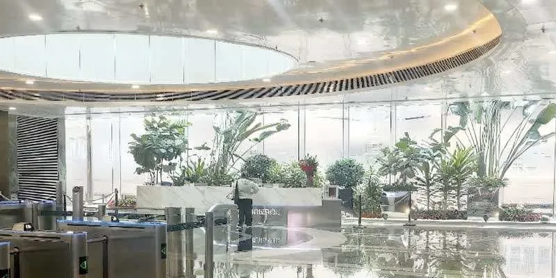 大楼的入口和正面。