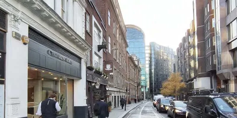 大楼的入口和正面。
