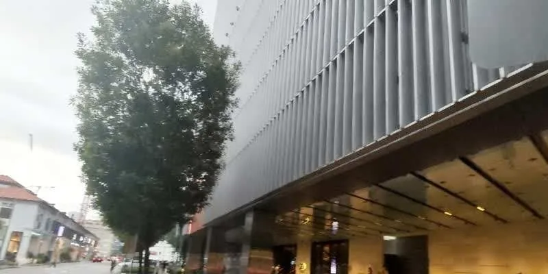大楼的入口和正面。