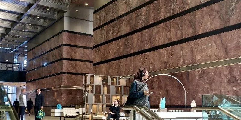 大楼的入口和正面。