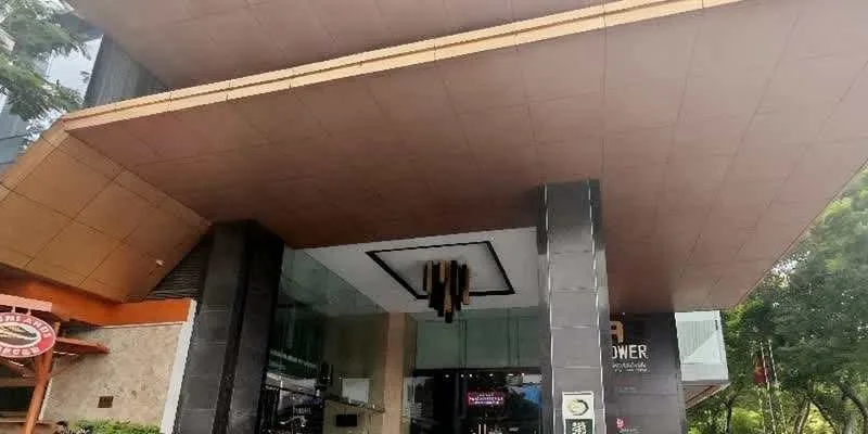 大楼的入口和正面。