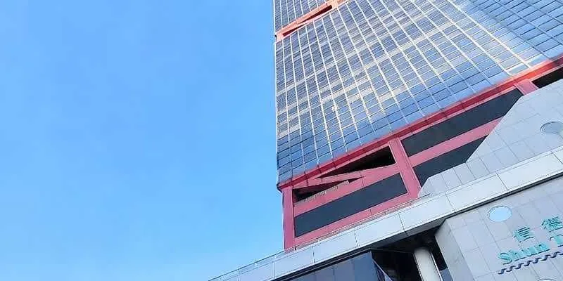 大楼的入口和正面。