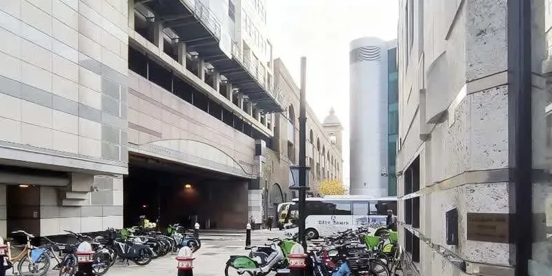 大楼的入口和正面。