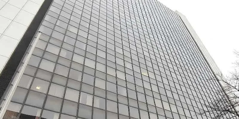 大楼的入口和正面。