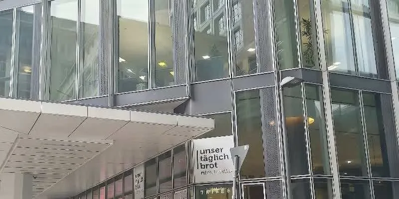大楼的入口和正面。