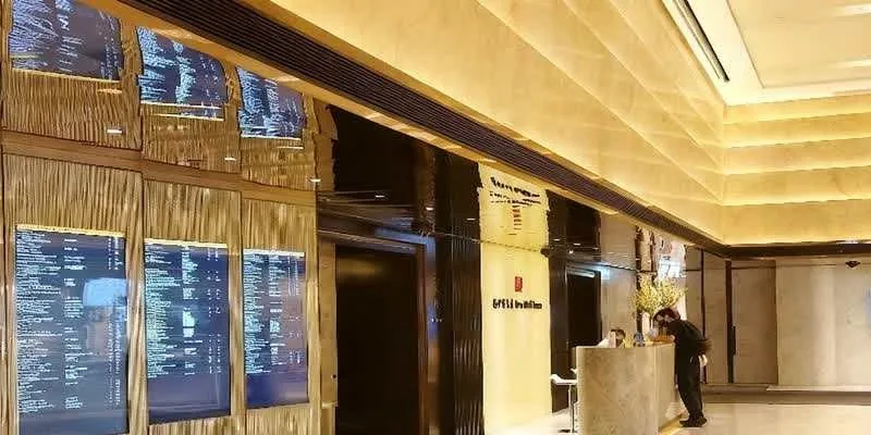 大楼的入口和正面。