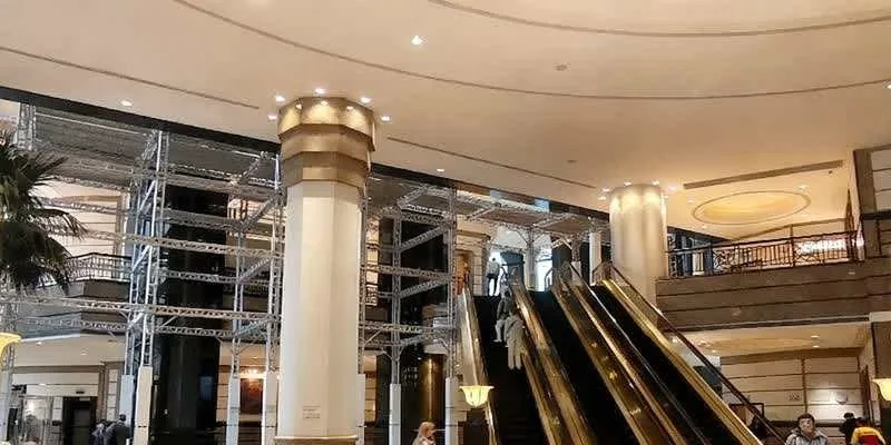 大楼的入口和正面。