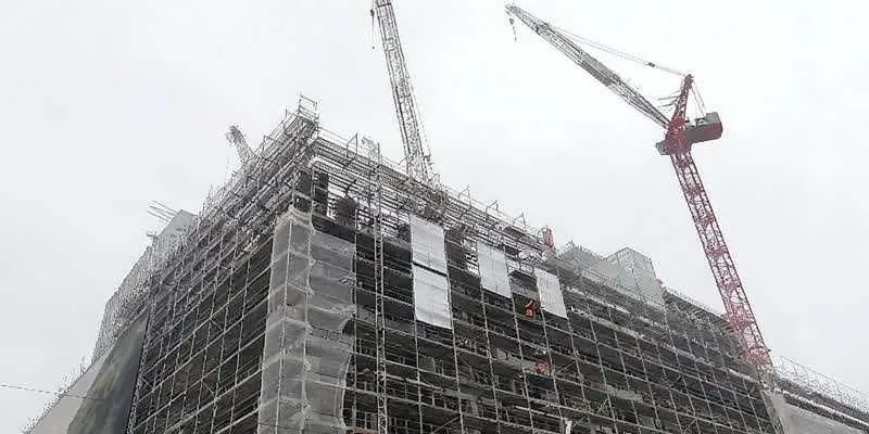 大楼的入口和正面。