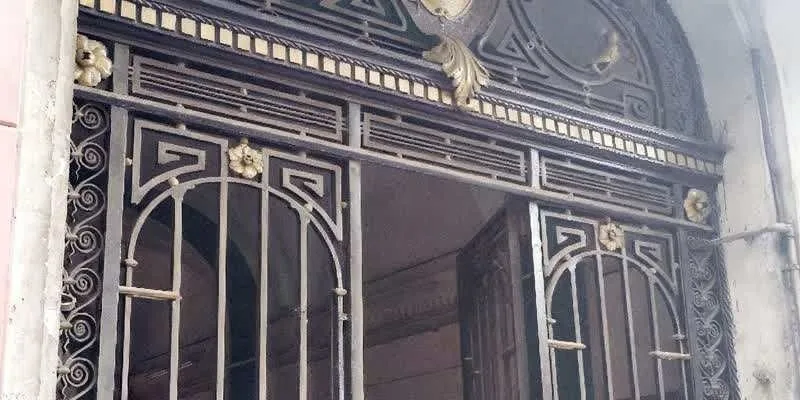 大楼的入口和正面。