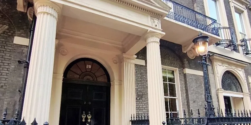 20 Portman Square 的入口。