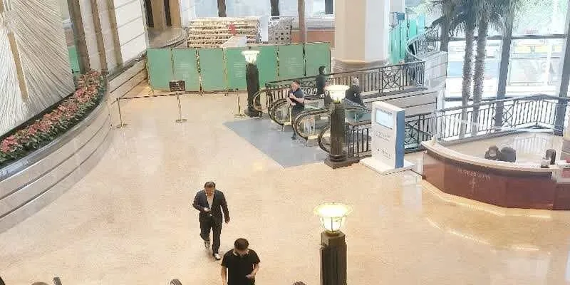 大楼的入口和正面。