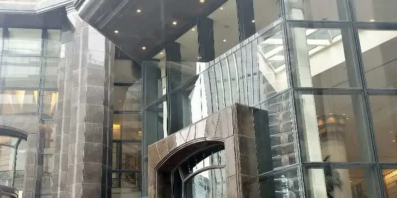 大楼内部。