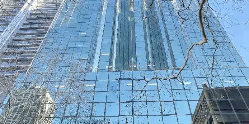 大楼的入口和正面。