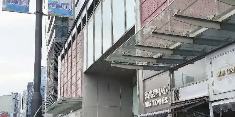 大楼的入口和正面。