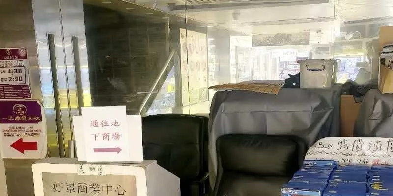 大楼的入口和正面。
