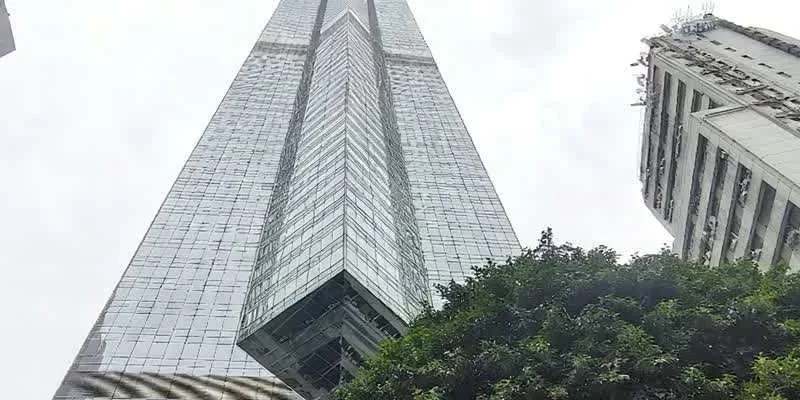 大楼的入口和正面。
