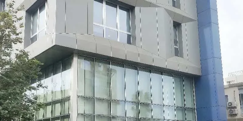 大楼内部。
