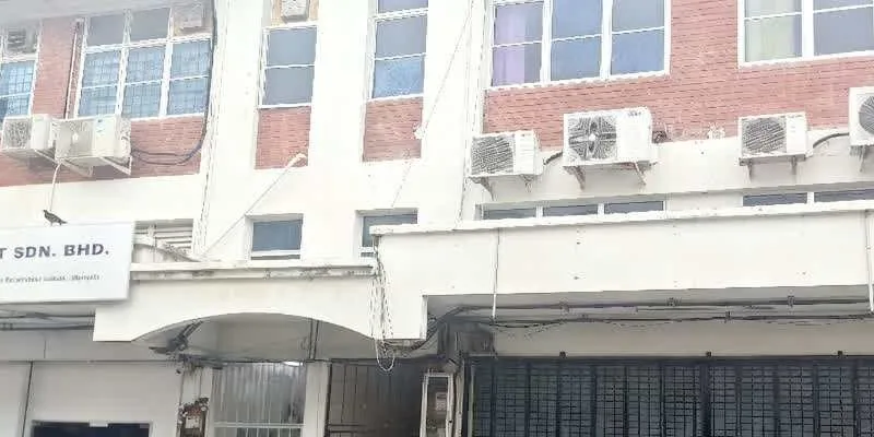 大楼的入口和正面。