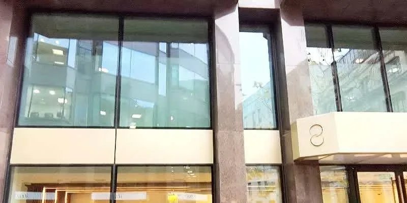大楼内部。