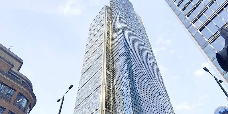 大楼的入口和正面。