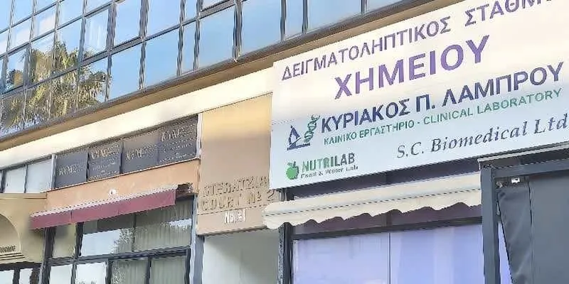 大楼的入口和正面。