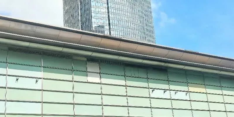 大楼的入口和正面。