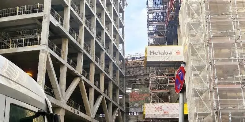 大楼的入口和正面。