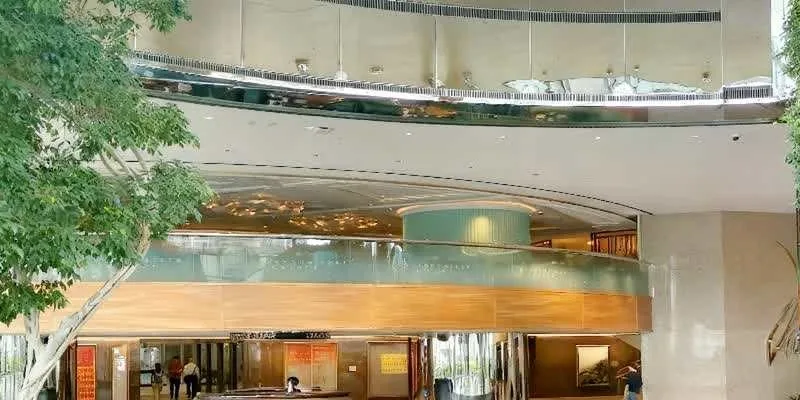 大楼内部。
