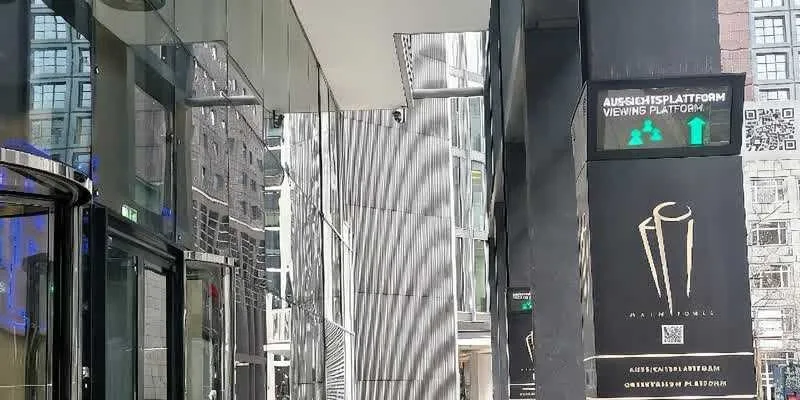大楼的入口和正面。