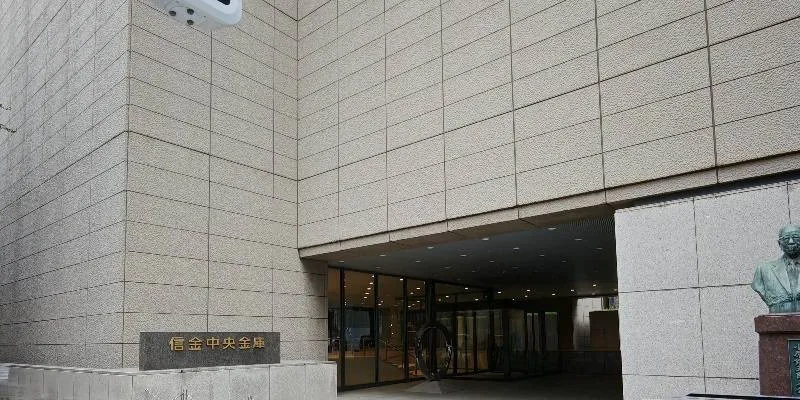 大楼的入口和正面。